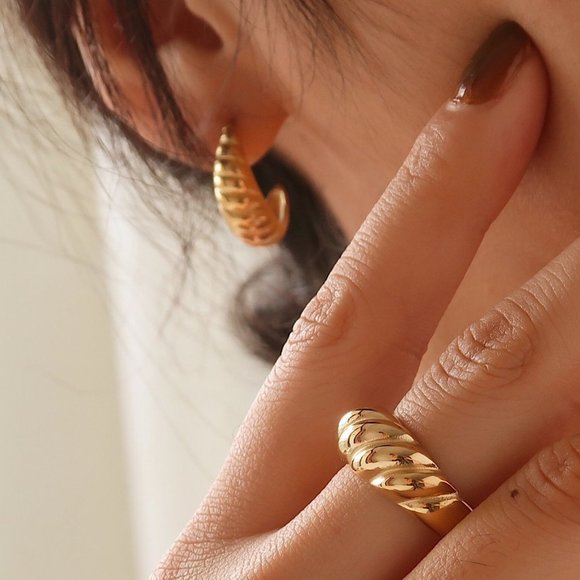 NEW 18K Gold Plated Braided Croissant Open Hoops - Picture 2 of 12